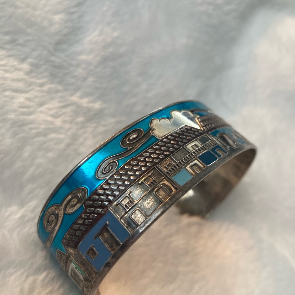 Silver cuff bracelet, “Mi Tierra- Honduras” collection, Casea de Oro